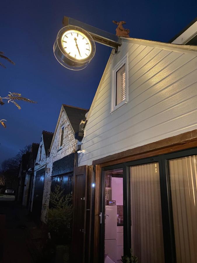 The Old Gin Distillery Est 1850 런던 외부 사진